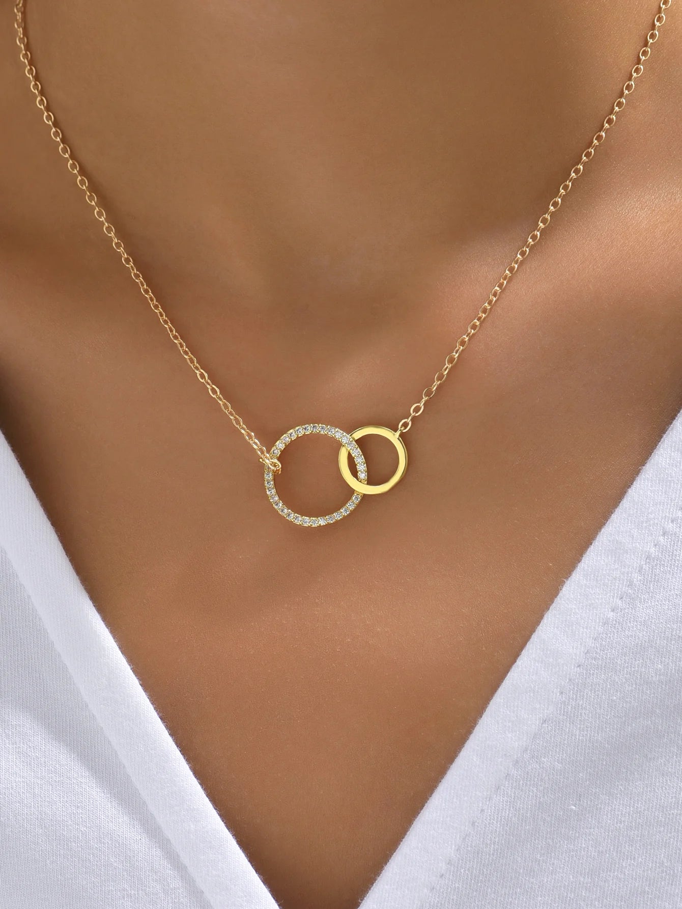 Delicate stainless steel necklace with double ring pendant for women