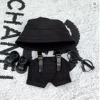 Labubu Outfit Set – Schwarzer Hut & Anzug mit T-Shirt, Shorts und Schuhen