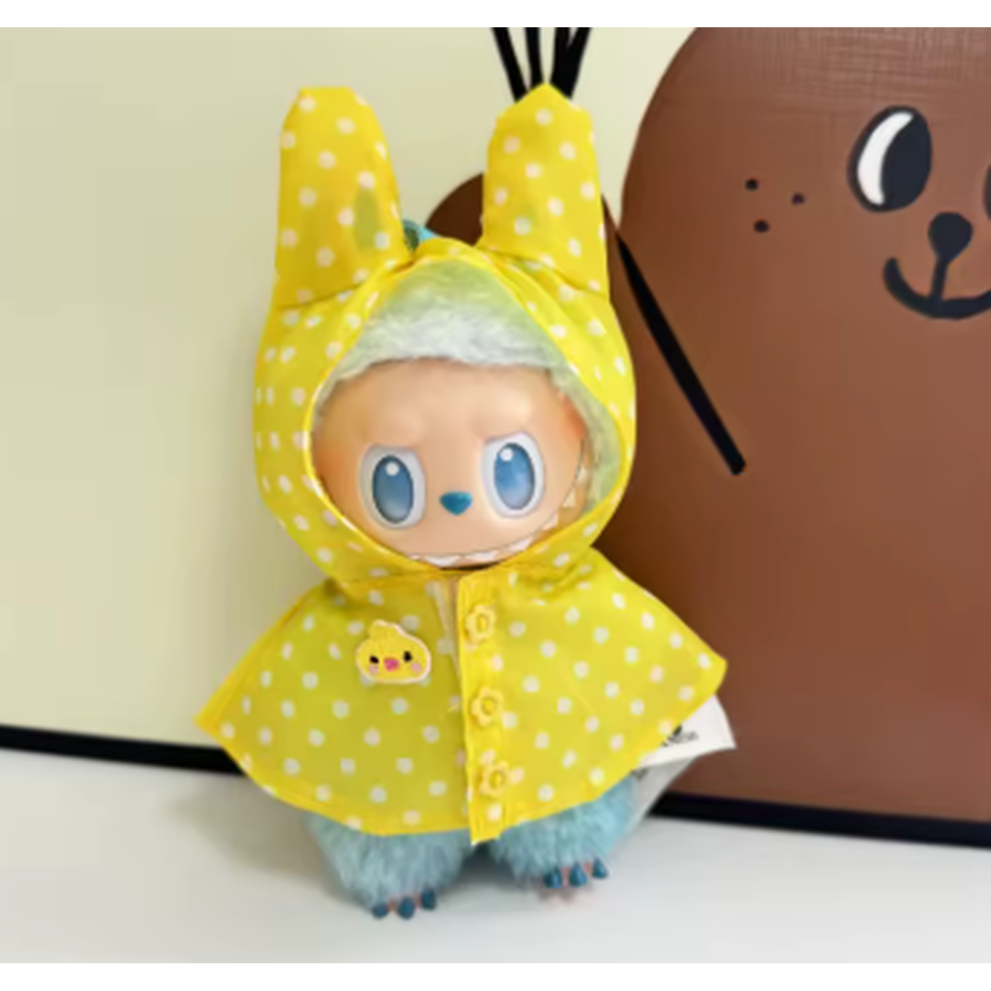 Regenmantel für Labubu / 15–17 cm – mit Kapuze & Ohren